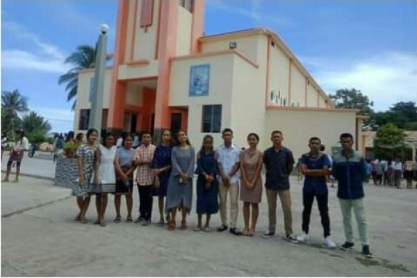 Sarani Katoliku partisipa iha misa Domingo, iha Igreja Katedral Santo Antonio Baucau. Foto Kontribuidor/Independente