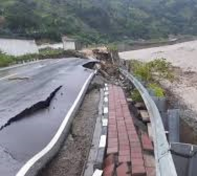 Estrada diresaun Manleu sa&#039;e ba diresaun Serlala. Foto:Media Sosial.