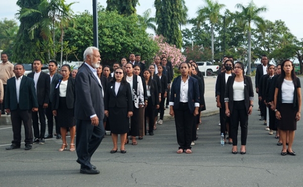 Primeiru Ministru Kay Rala Xanana Gusmão Sai inspetor ba seremonia isar bandeira, iha loron dahuluk fulan Jullu nian iha Palasiu Governu. Segunda (01/07/24). Foto:Media GPM.