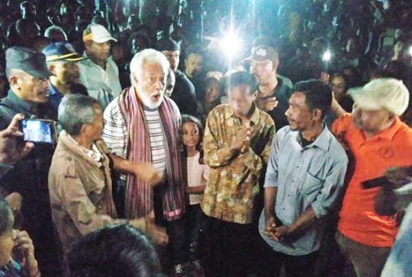 Xanana halo visita ba komunidade iha Suku Maina I, Lautem. Foto Aquino Gomes/INDEPENDENTE.