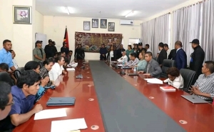 Eis Profesor kontratadu 2023 hala’o dialogo ho Ministeriu Edukasaun hodi buka solusaun ba problema ne’ebé sira hasoru. Edifisiu Ministeriu Edukasaun, Vila Verde, Dili, (01/10/24). Foto:Media Gabinete Ministeriu Edukasaun.