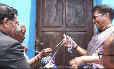 Sekretáriu Estadu Komunikasaun Sosial (SEKomS) Expedito Dias Ximenes, inaugura Sentru Informasaun Suku Uai-Laha, iha Postu Adiministrativu Venilale, Munisipiu Baukau. Foto:INDEPENDENTE.