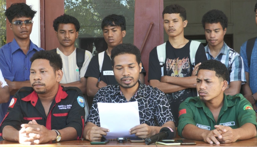 Estudante Fakuldade Direitu UNTL Husu MJ Hasai Fotografia iha Cover Kodigu Sivil