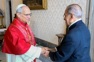  Prezidente Repúblika José Ramos Horta kumprimenta Santo Papa Leao XIV, iha Italia Roma, foin lalais ne’e. Foto: Media PR