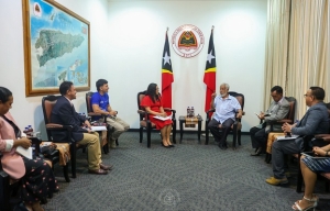 Ekipa Plan Internasional Timor-Leste hasoru malu ho Primeiru Ministru Kay Rala Xanana Gusmão hodi aprezenta programa sira ne&#039;ebe durante ne&#039;e Plan Internasional halo ona, durante tinan barak nia laran. Palasiu Governu, Dili, (03/02/25). Foto:Media GPM.