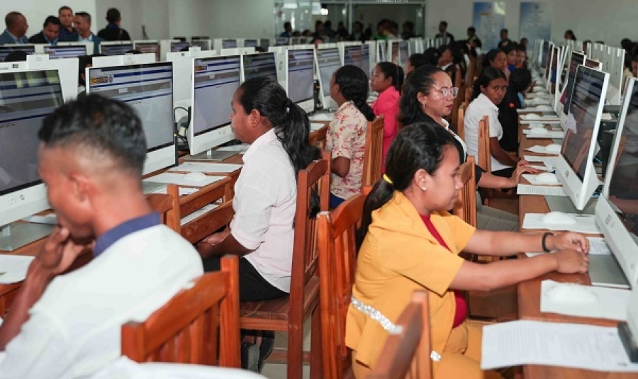 Kandidatura bolsa kandidatu hahu ona teste eskrita, iha Salaun CFP, Matadoru, Dili, (15/03/24). Foto:INDEPENDENTE.