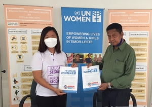 Prezidente Autoridade Munisipiu Baukau, Olivio Freitas hamutuk ho Xefe UN Women Timor-Leste, Amy Nishtha Satyam. Foto: Media UN Women.