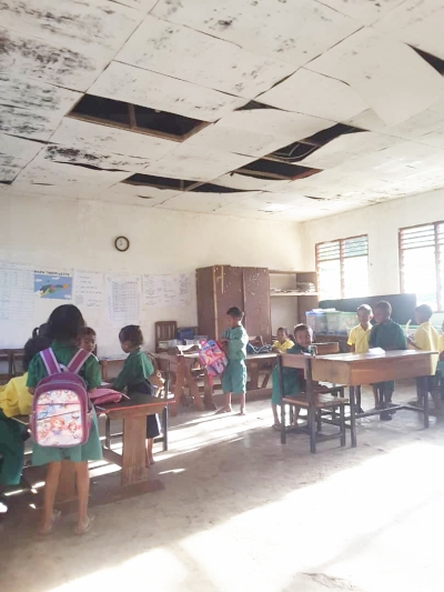 Kondisaun sala aula iha Eskola Ensinu Bazíku Filial Bahasahe, iha Suku Ossoala, Postu Administrativu Vemase, Munisipiu Baukau, Segunda (02/03). FOTO: kontribuente.