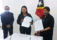 Ministra Soliriedade Sosial Inklusaun (MSSI), Armanda Berta,  hamutuk ho Ministra Saude (MS), Odete Maria Freitas Belo, asina akordu ministeriál ba programa Bolsa Mãe Jerasaun Foun. Foto:INDEPENDENTE.