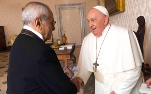 Prezidente Repúblika (PR) José Ramos Horta hasoru malu ho Amo Papa Francisco, iha Vatikanu, Roma, foin lalais. Foto:Media Gabinete PR.