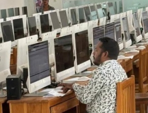 Portavós eis professor kontratadu Agostinho Pinto partisipa iha teste espesial bolsa kandidata, tersa ne&#039;e (17/06/25). Foto:Media ME.