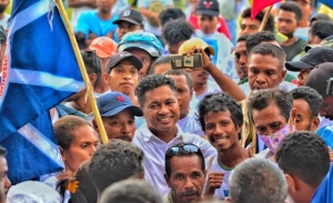 Kandidatu PR ho Númeru Sorteiu 16, Mariano ASSANAMI Sabino Lopes halao Nia Komisiu ba dala 8 iha Munisípiu Vikeke. Kuarta, (09/03). FOTO:INDEPENDENTE/Jónio da Costa.