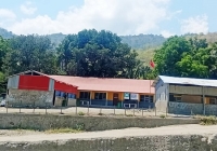 Kondisaun eskola Ensinu Baziku Filial Mota Ulun, Suku Lahane Osidental, Postu Administrativu Na’i Feto, Munisipiu Dili, ne’ebé laiha moru protesaun no sala aula balun hahú dodok ona hodi difikulta prosesu aprendizajen, Segunda (20/10). FOTO: INDEPENDENTE/Vascolino Germano